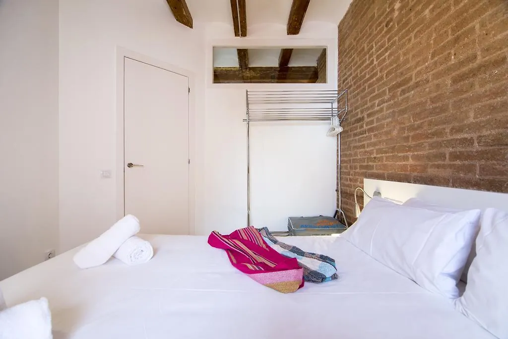 Happy People Ramblas Harbour Apartments Barcelona España
