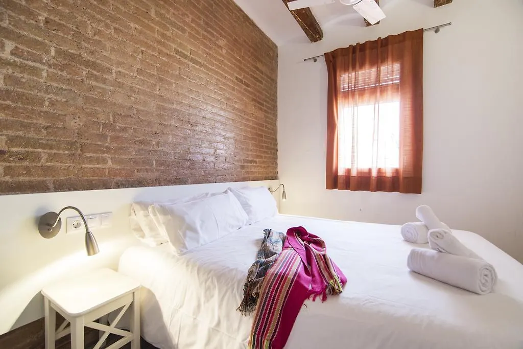 Happy People Ramblas Harbour Apartments Barcelona Spain