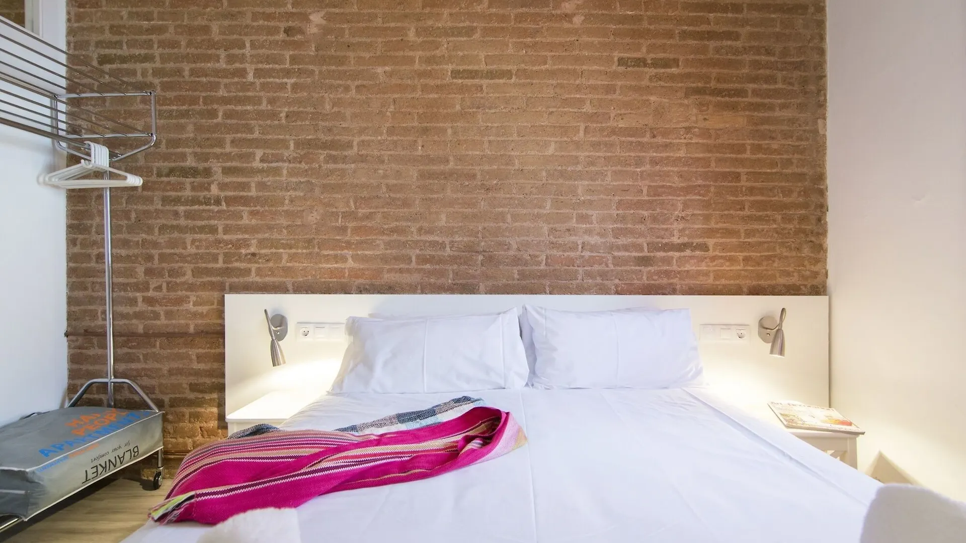 Happy People Ramblas Harbour Apartments Barcelona Spain