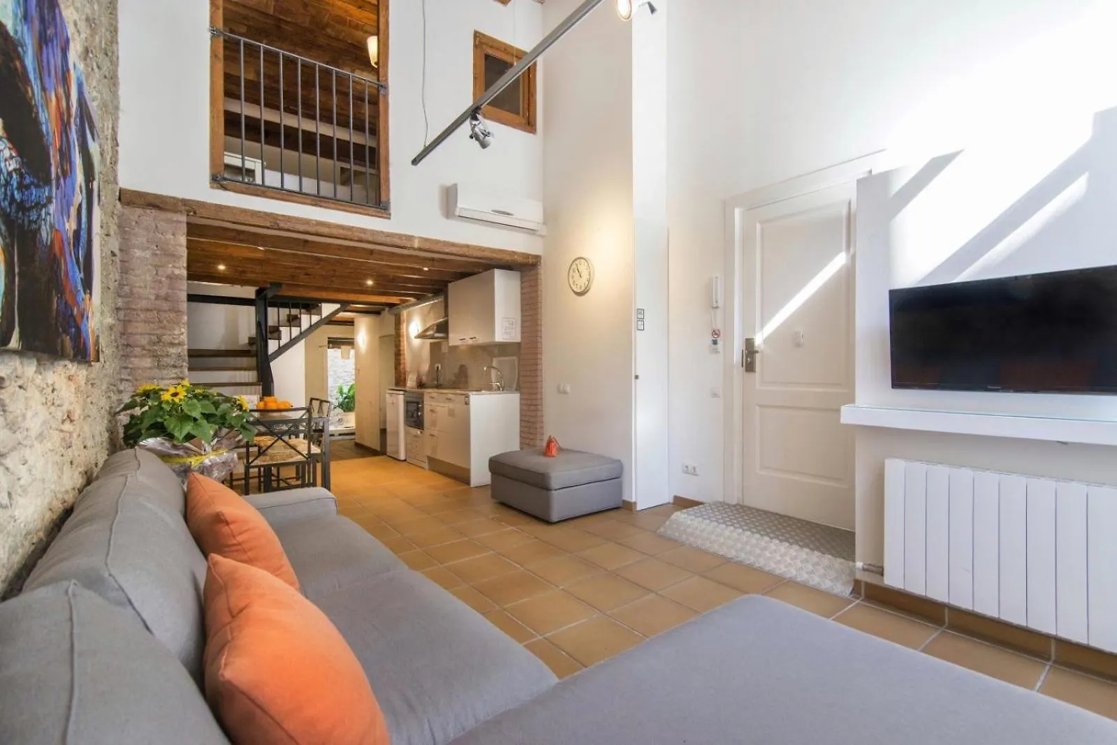 Happy People Ramblas Harbour Apartments Barcellona Spagna