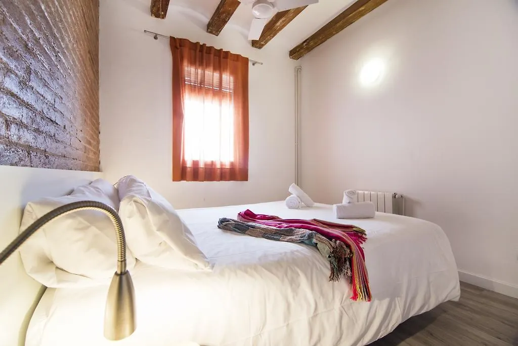 Happy People Ramblas Harbour Apartments Barcelona Spanien