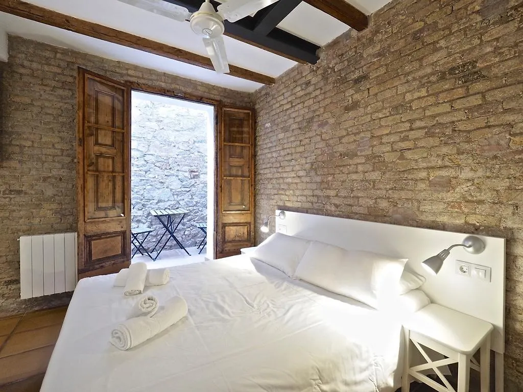 Happy People Ramblas Harbour Apartments Barcelona Spanien